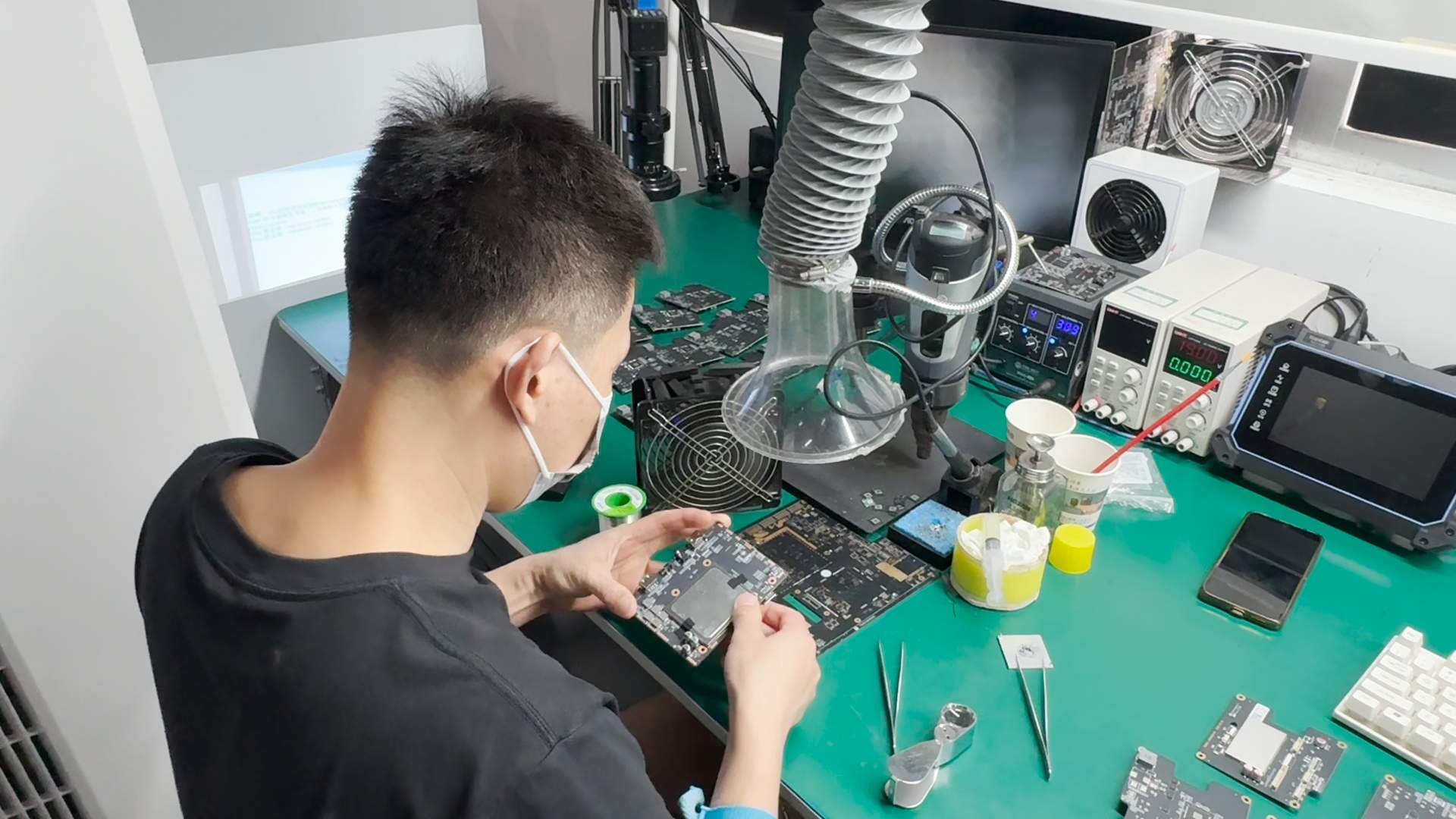 How to Find a Reliable Portable Projector Manufacturer